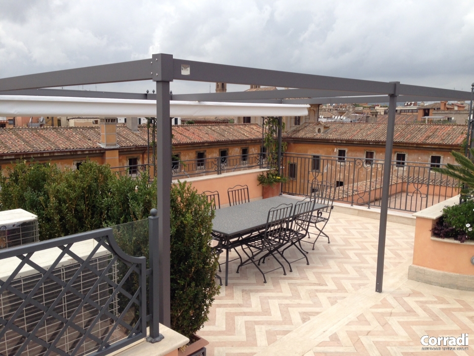 Pergotenda terrazzo su attico