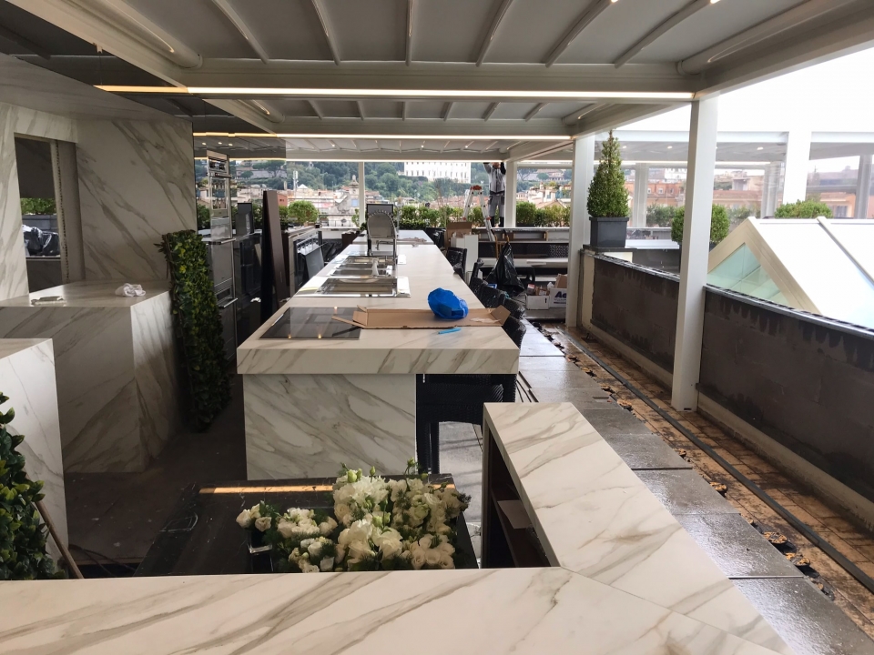 Pergotenda® Maestro su terrazza Molinari