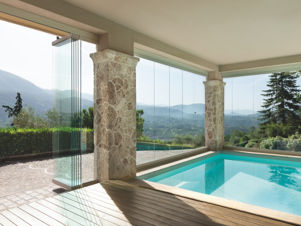 vetrata a pacchetto con piscina