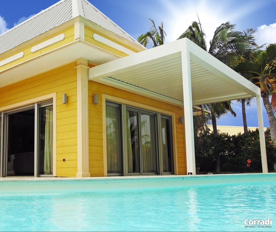 pergotenda Helyos a bordo piscina