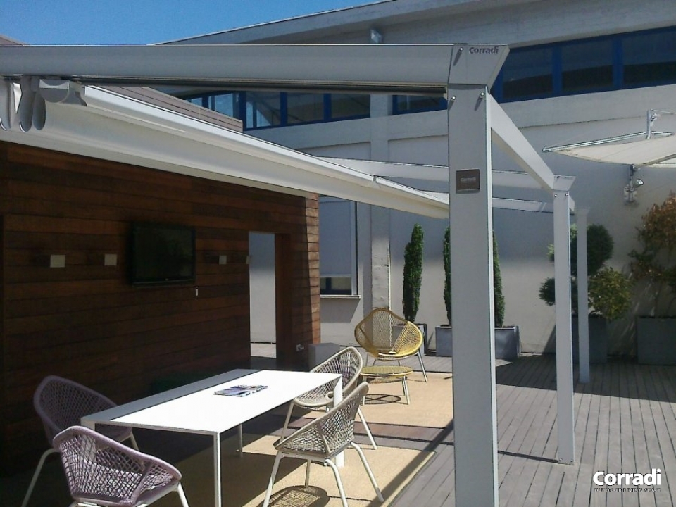 Modello di Pergotenda dal design moderno