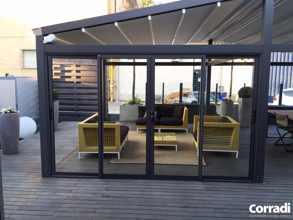 Vetrate scorrevoli per pergole trasparenti