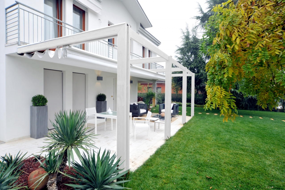 Pergotenda in villa in campagna, pergola per villa