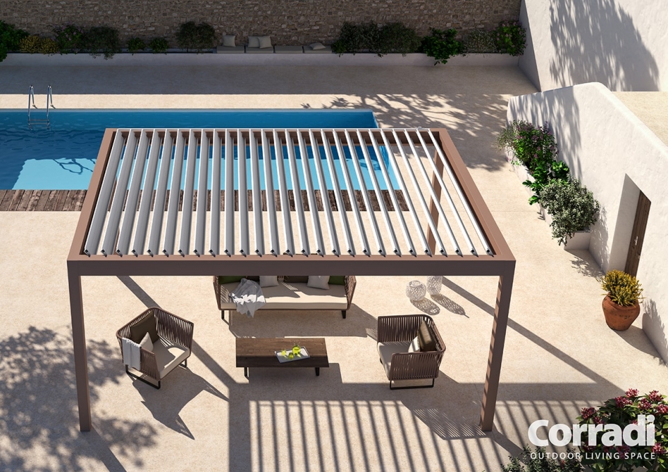 Pergola bioclimatica Maestro a bordo piscina